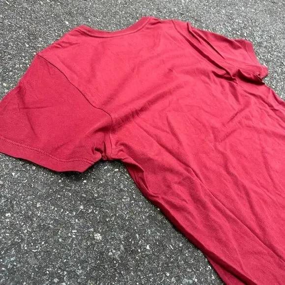 vintage 2000s boxy red guess graphic tee - Picture 4 of 5